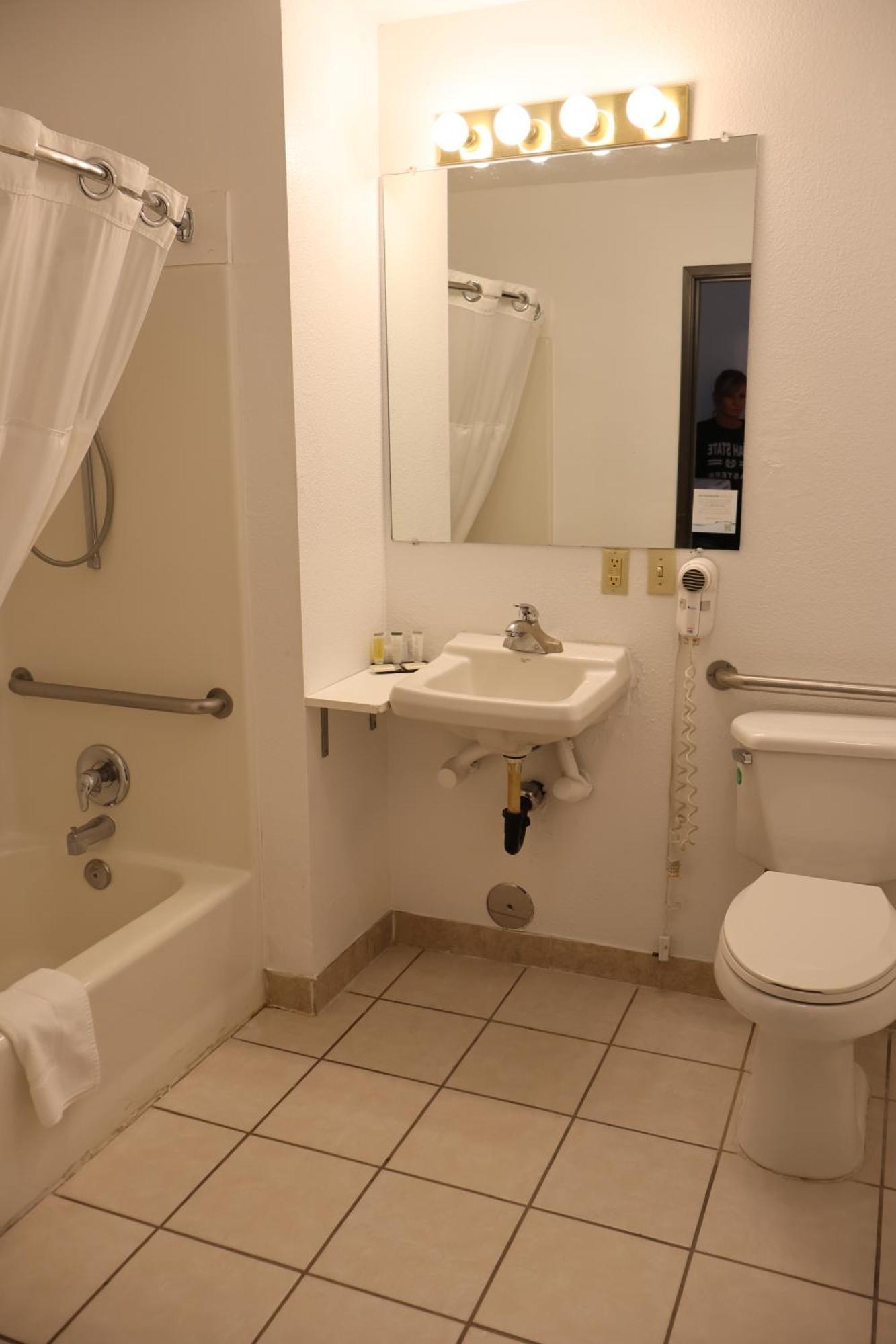 Motel Super 8 By Wyndham Price Esterno foto