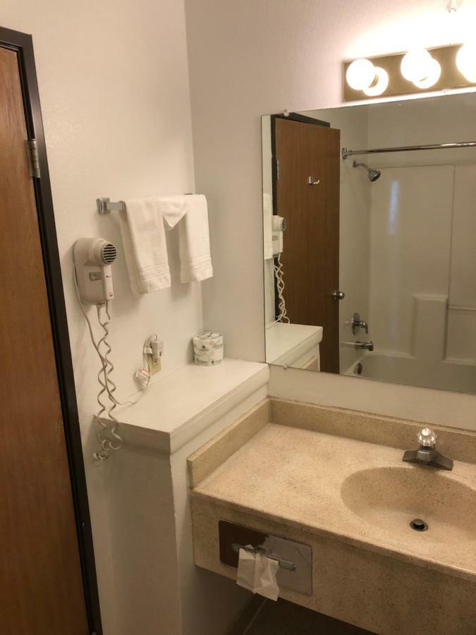 Motel Super 8 By Wyndham Price Esterno foto